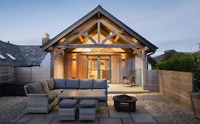 Welsh Dreaming Luxury Oak Framed House With Wood Fire Hot Tub